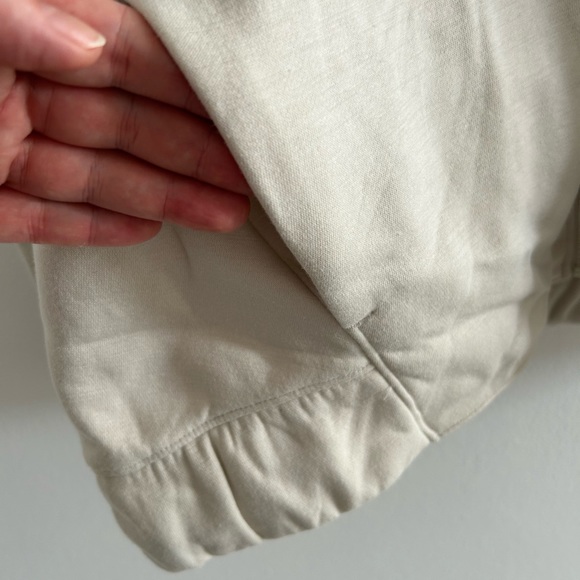 ⭐️Host Pick⭐️ HELLY HANSEN beige hoodie - Picture 3 of 6